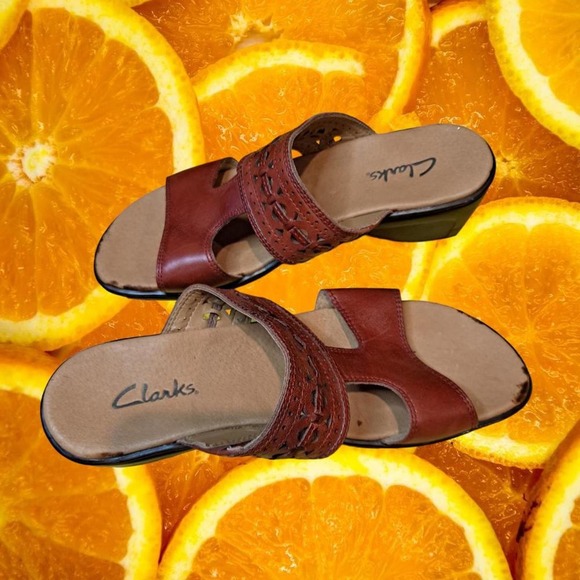 Clarks Red Sandals With Design on top Strap‎ and 2in Heel Size 9M - Picture 1 of 8